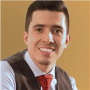 Profesor de francés da clases a estudiantes desde 10 años en adelante